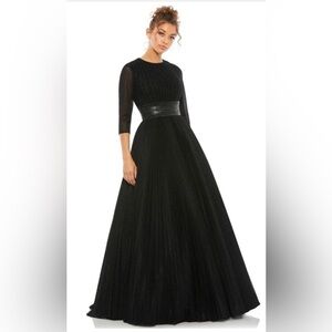 Mac Duggal
Women's Pleated Shimmering Georgette Flutter Sleeve Gown